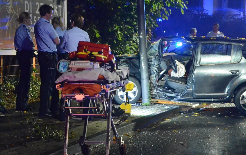 VU Pkw Laterne Koeln Zollstock Bischofsweg P11.JPG - Miklos Laubert